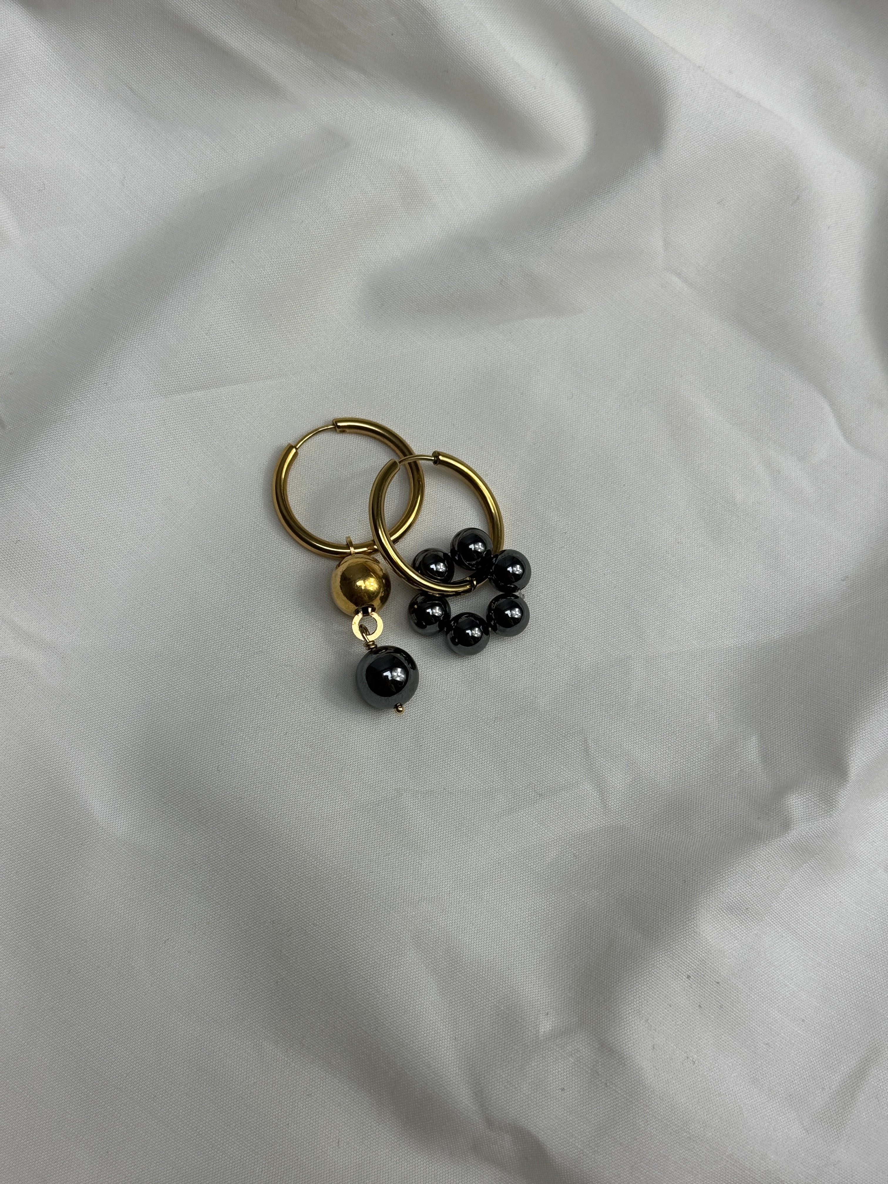 Paire grandes créoles dorées hématites #1