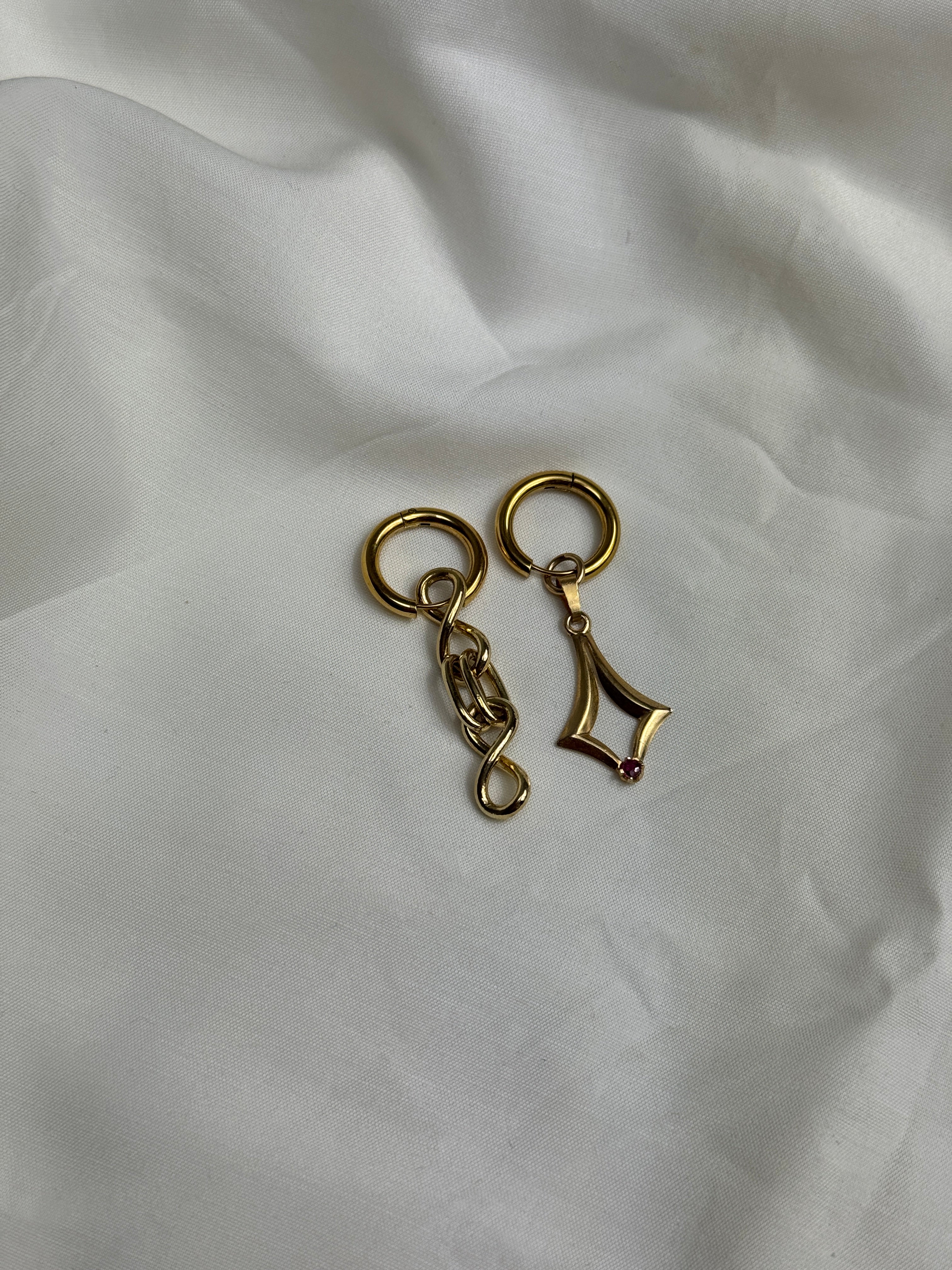 Mono créole dorée & pendentif strass grenade