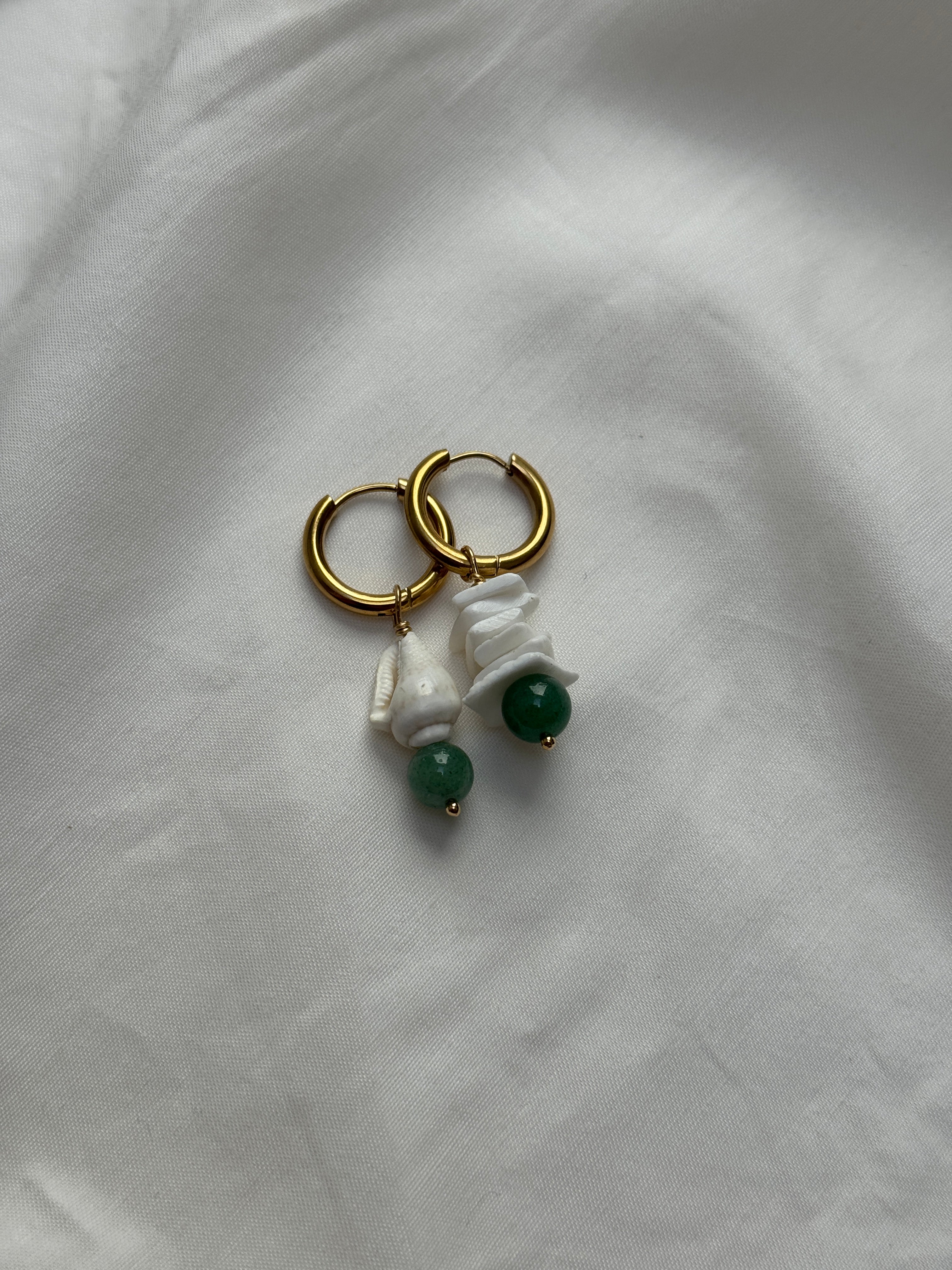 Paire petites créoles dorées coquillages & Jaspe vert #3