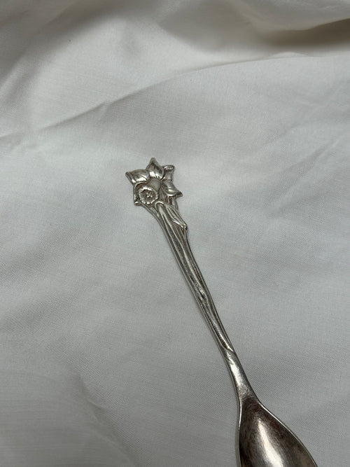 Bague jonquille argentée