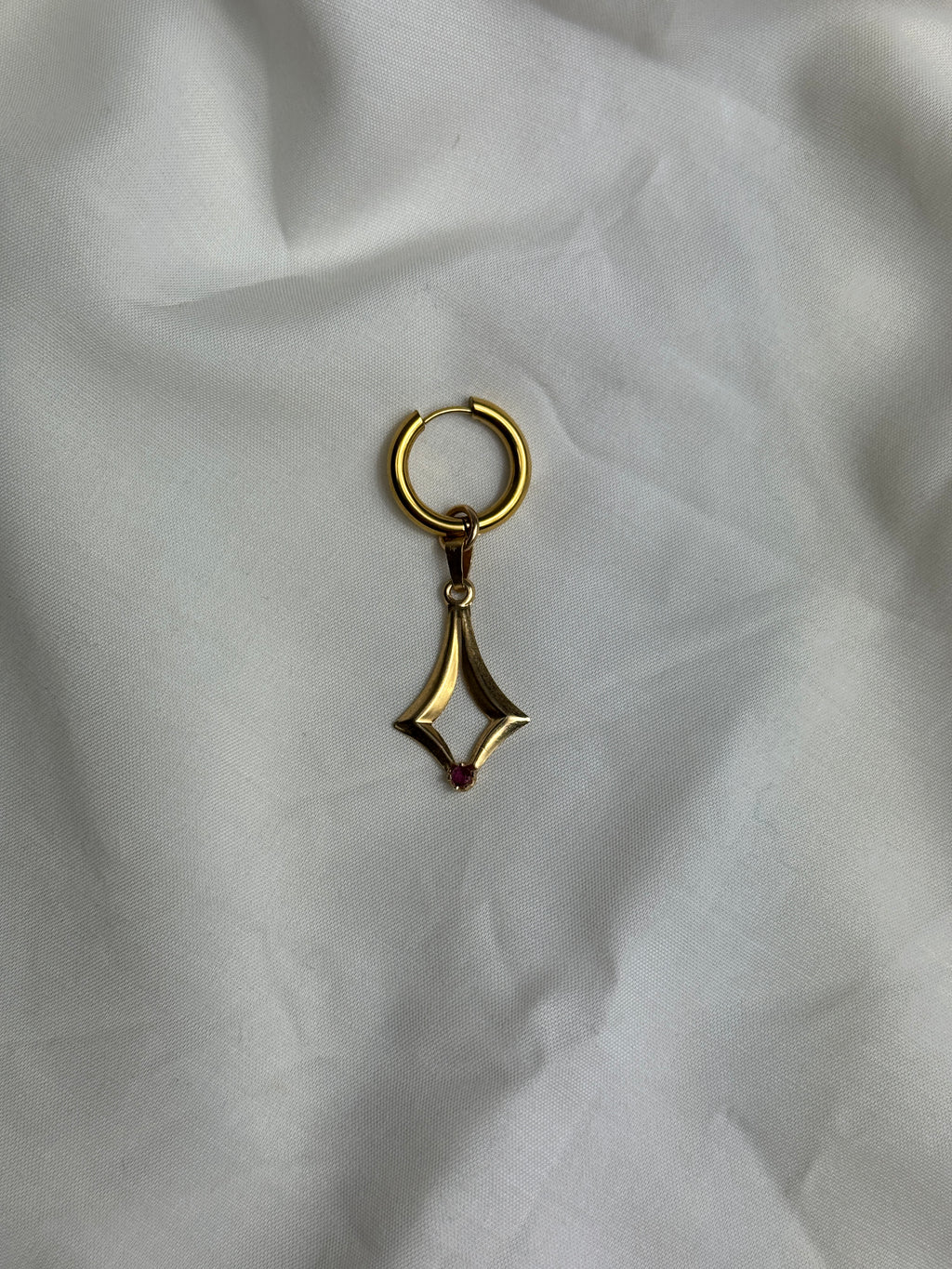 Mono créole dorée & pendentif strass grenade