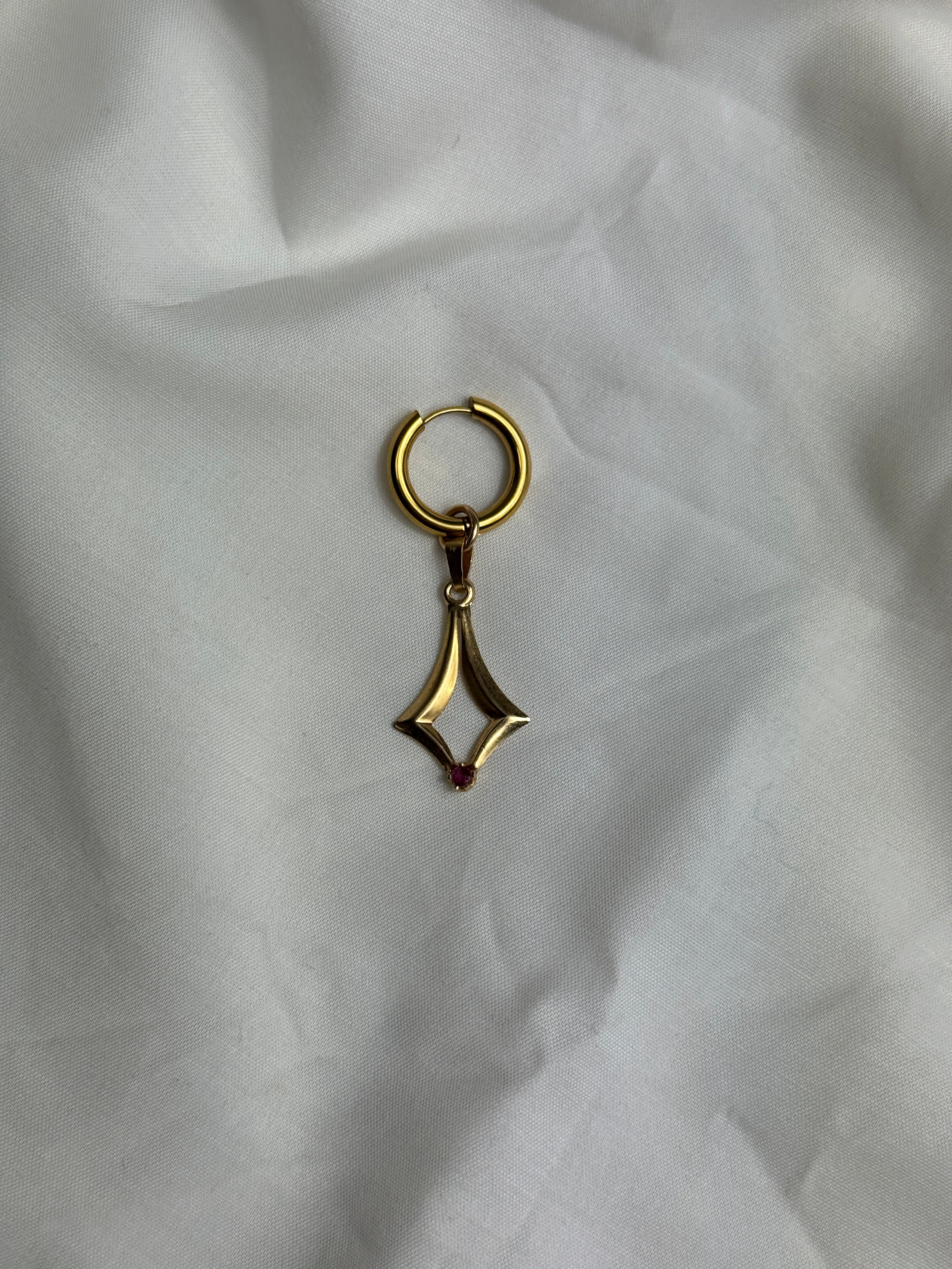 Mono créole dorée & pendentif strass grenade