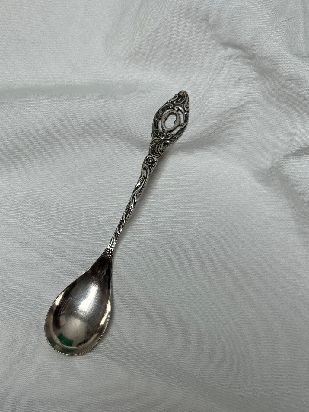 Bague argentée//Lettre O