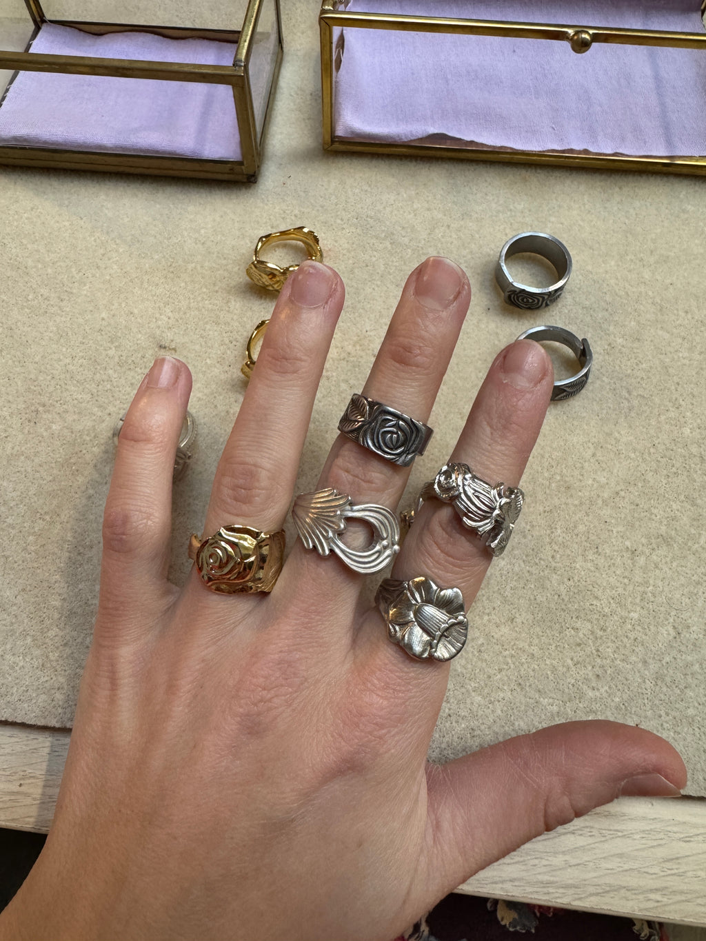 Bague jonquille argentée