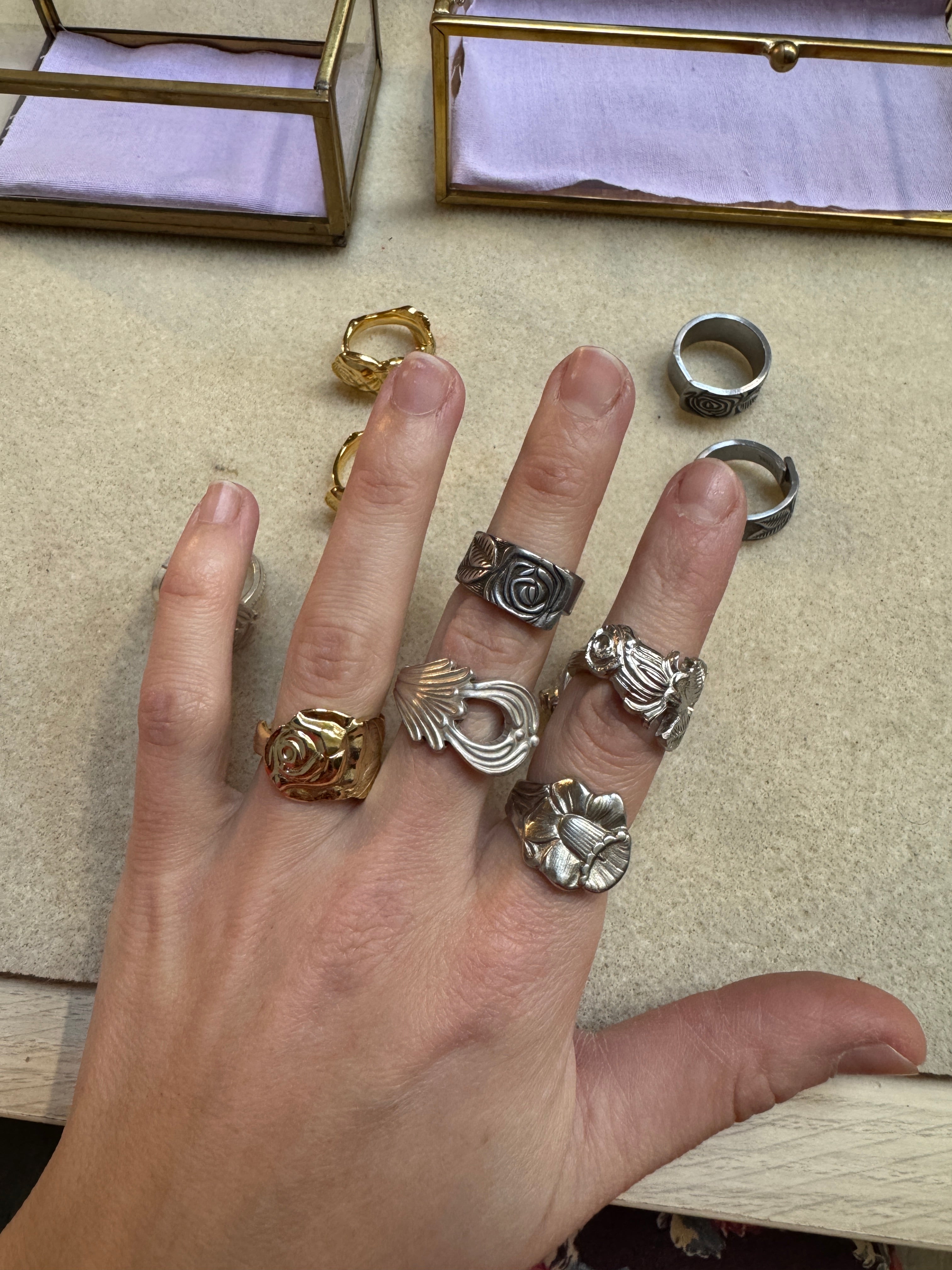 Bague jonquille argentée