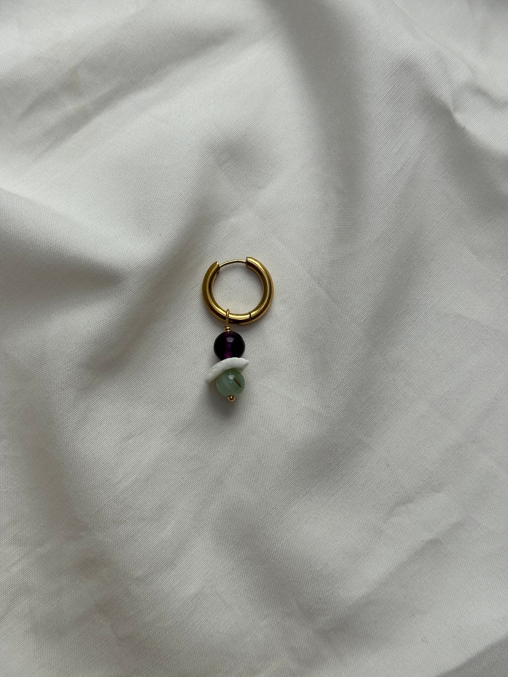 Mono créole dorée perle de jaspe vert, d’améthyste & coquillage #2