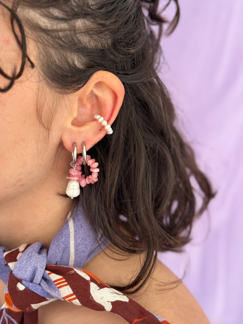 Paire petites créoles argentées & Quartz rose